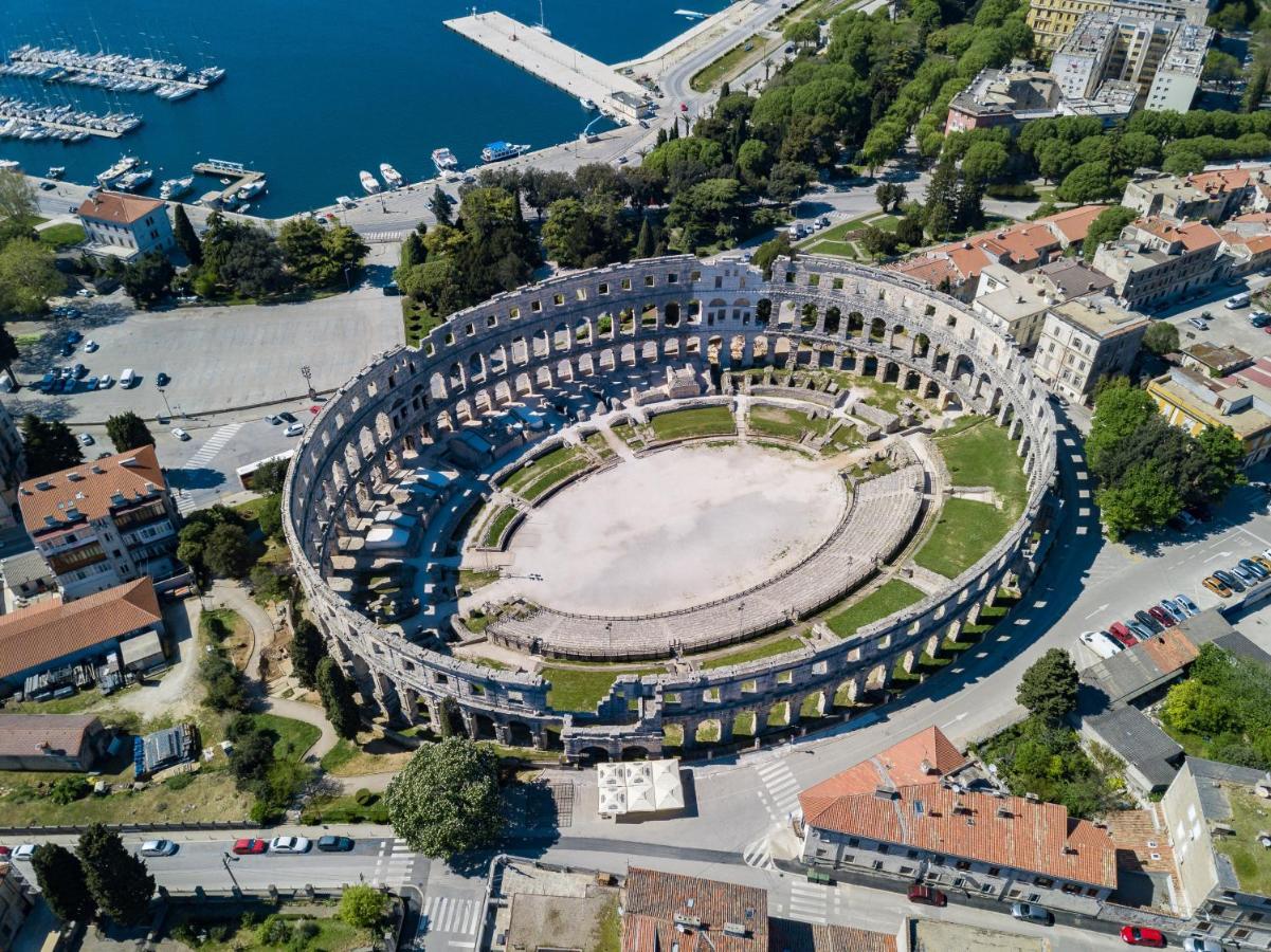 Cubo Apartment Pula Bagian luar foto